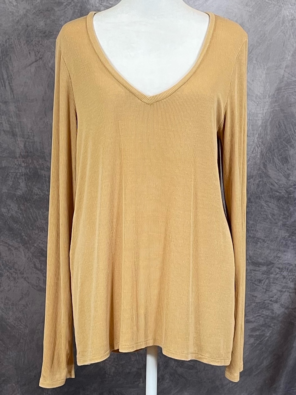 American Eagle Women's Lightweight V-Neck Long Sleeve Top - Camel size Large